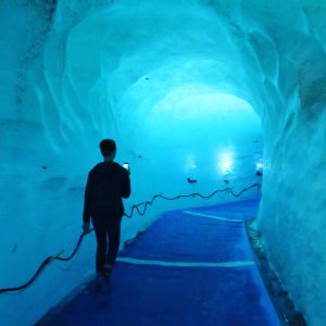 chamonix-mer-de-glace-grotte