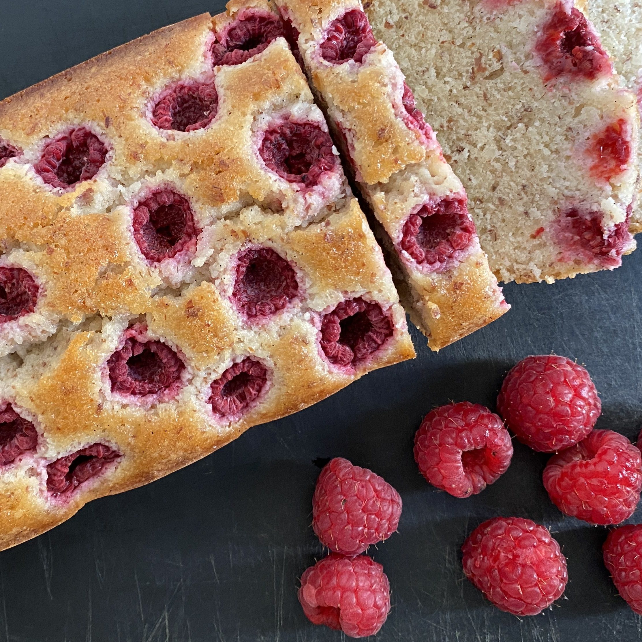 Le Delicieux Financier Aux Framboises La Recette De Cyril Lignac